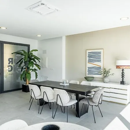 Luxury Oasis Escape Apartment *