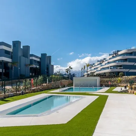 Luxury Oasis Escape Apartment *