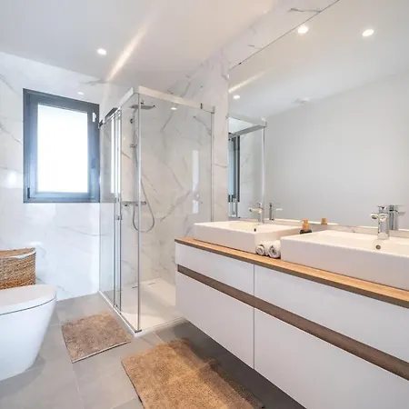 Luxury Oasis Escape إِستيبونا